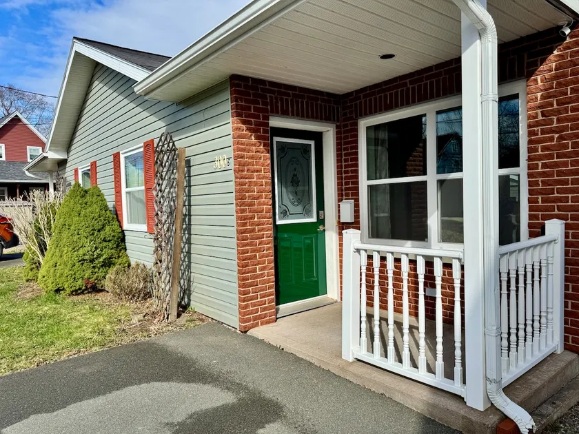 Ground Level Barrier Free Apt! - Image 1