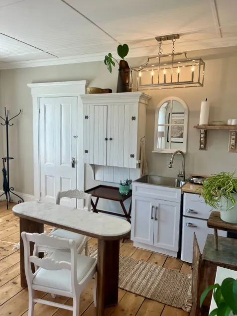 Manor Suite,cozy newly renovated,downtown & beach - Image 1