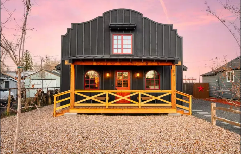 The Hastings House - Walker's Paradise W/Hot Tub - Image 1