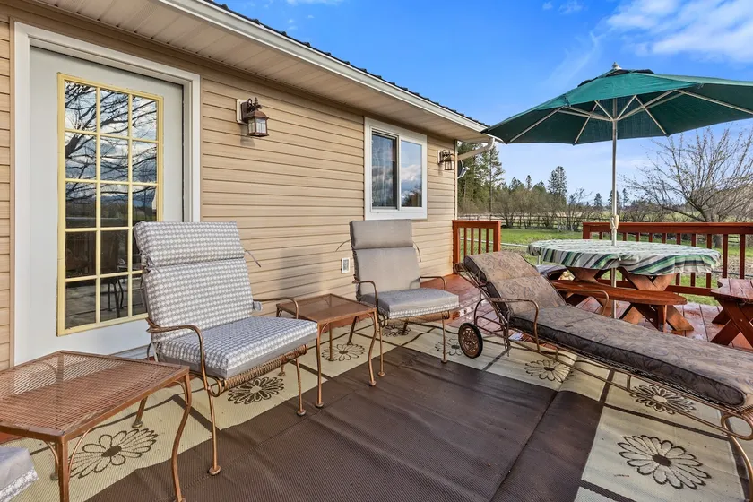 Pet Friendly Home with Fishing Access and Fire Pit - Image 1