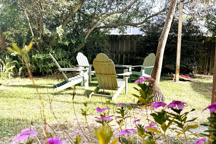 Firepit, Grill, EV Charger, 3 min to beach, Dog OK - Image 1