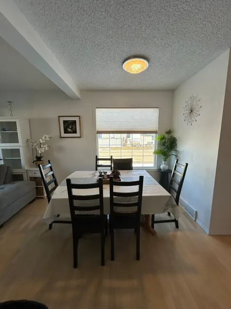 Beautiful 4 BDM Spacious Home - Image 1