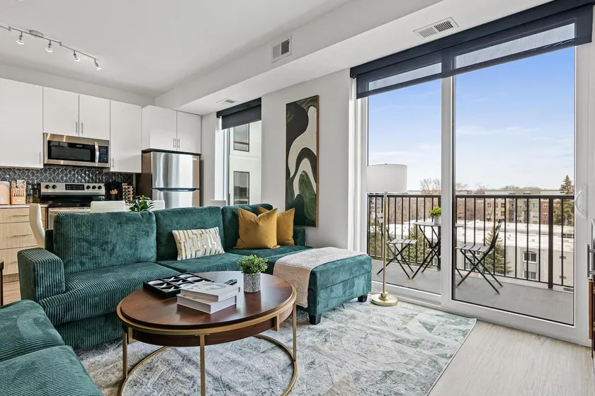 Luxury 2BR 2BA Suite with Patio/Gym/Wifi & Office - Image 1