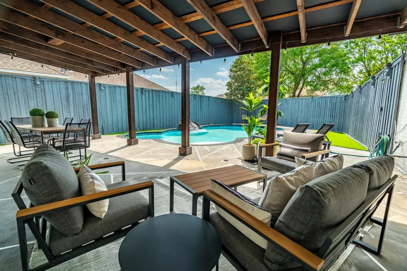 Spacious Lake House: Pool, Game Room, Grill, Patio - Image 1