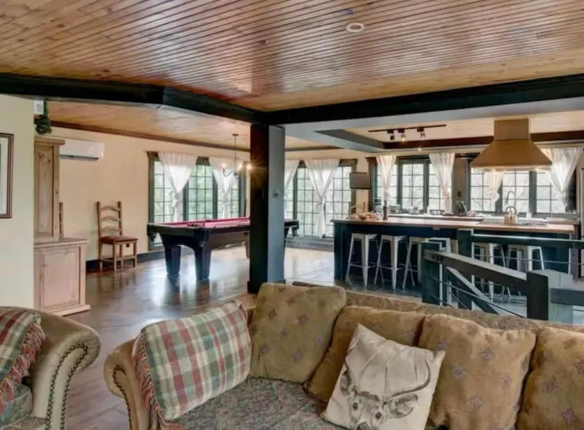 Grand Loft | Lake | Pool Table | 2 Beds | Hot Tub - Image 1