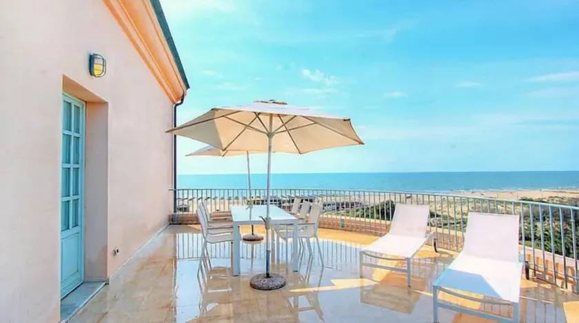 terraço com vista para o mar e as dunas de areia - Image 1