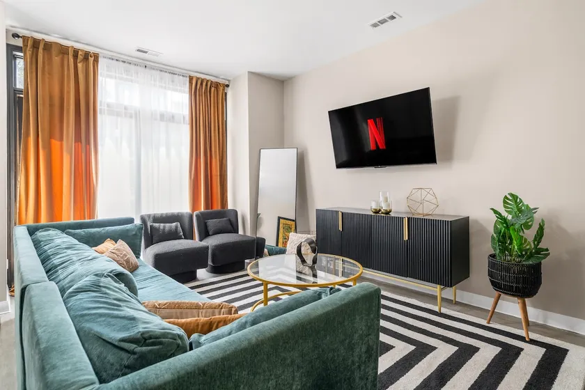 Spacious 3 bedroom Apt near Downtown - Image 1