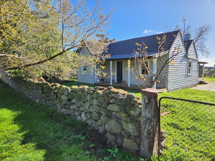 Henry's Cottage - Image 1