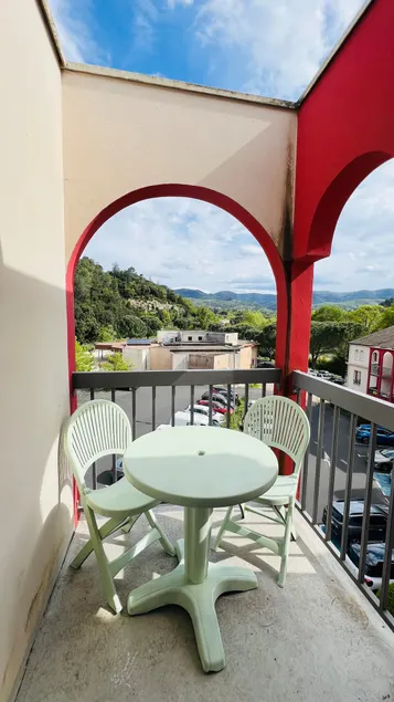 Cozy F2 Apartment, A/C, Terrace, Parking, Near Center and Thermal Baths in Lamalou-les-Bains - Image 1