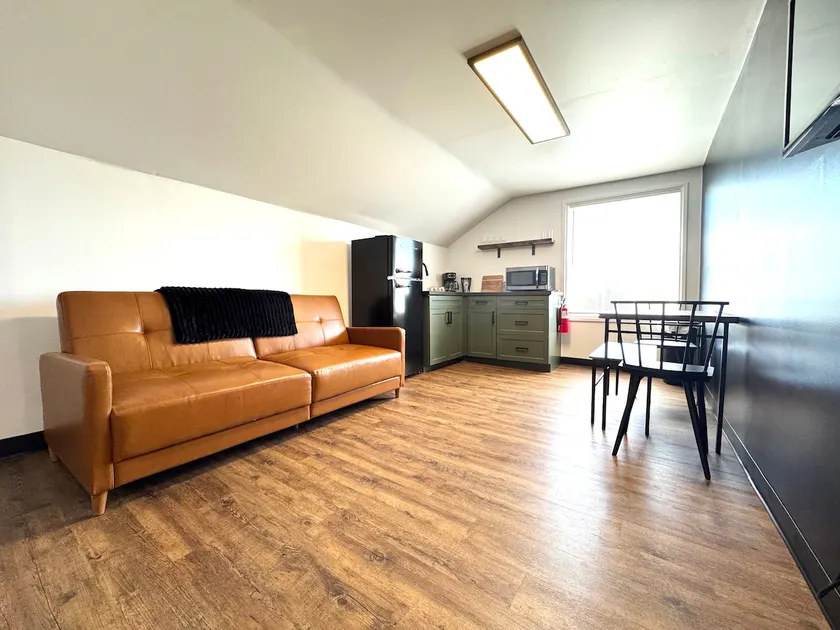 2BR Flat Above Café Near SFU - Image 1