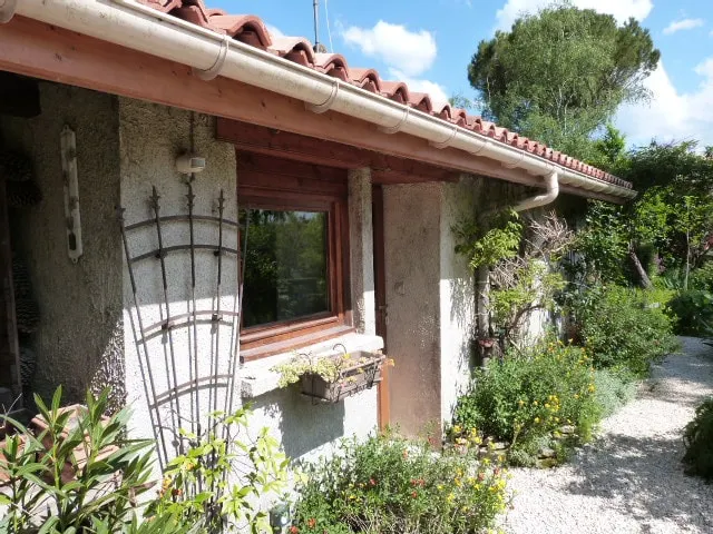 Courtyard Studio - Image 1