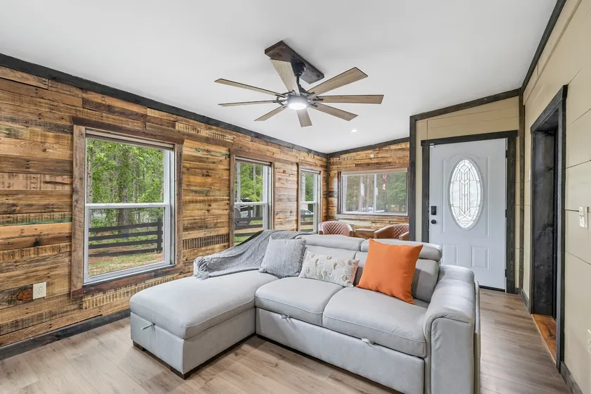 Unique Retreats at Hartwell - Image 1