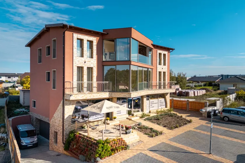 LASKARA Garden Apartment by Prague Forest - FREE PARKING - DOG FRIENDLY - REMOTE WORK FRIENDLY - Image 1