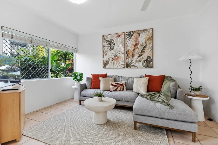 Cairns Tropical Bliss Swim in Swim out Apartment - Image 1
