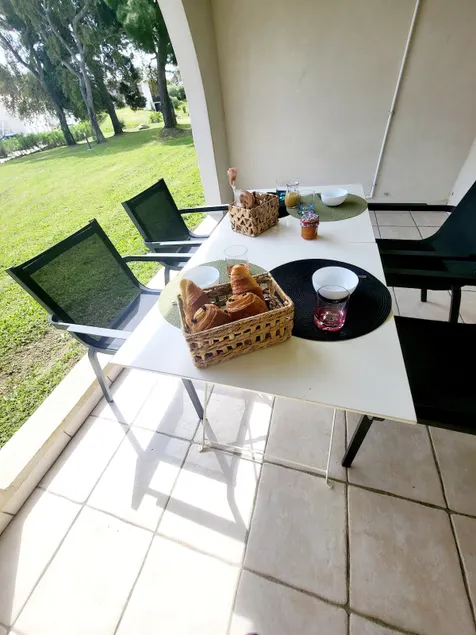Renovated T2, walk to the beach – quiet & relaxing - Image 1