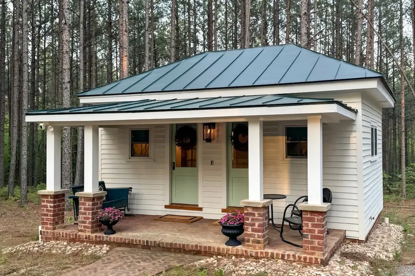 Pine and Porch Cottage - Image 1