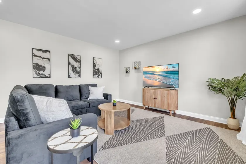 3BR Getaway Near Woodfield Mall & Local Parks - Image 1