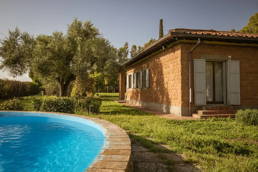 9-room villa + 10.000m² private park - Image 1