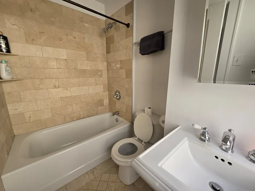 Compact loft in Loop - Image 1