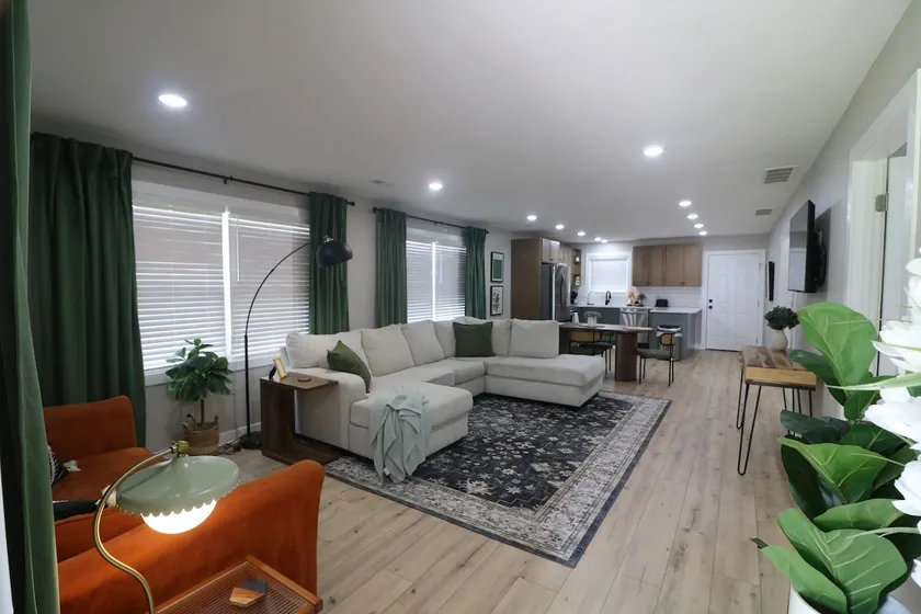 Emerald Isle | Modern Comfort - Image 1