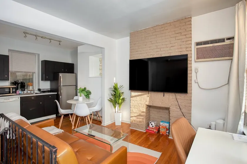 Spacious apartment 10 min walk to CMU - Image 1