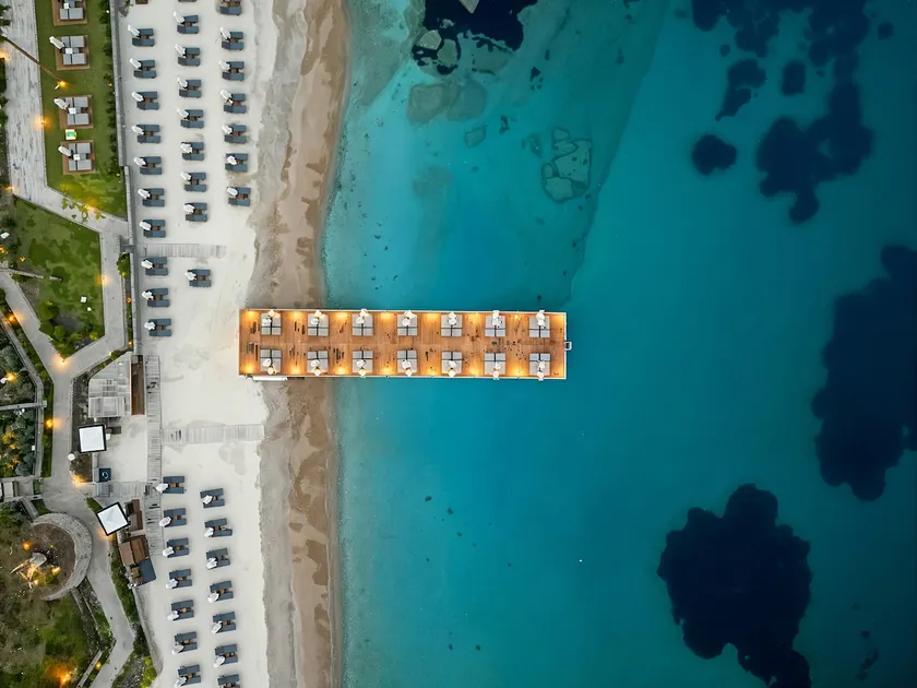 Sea View, Private Beach & 5-Star Resort Access - Image 1