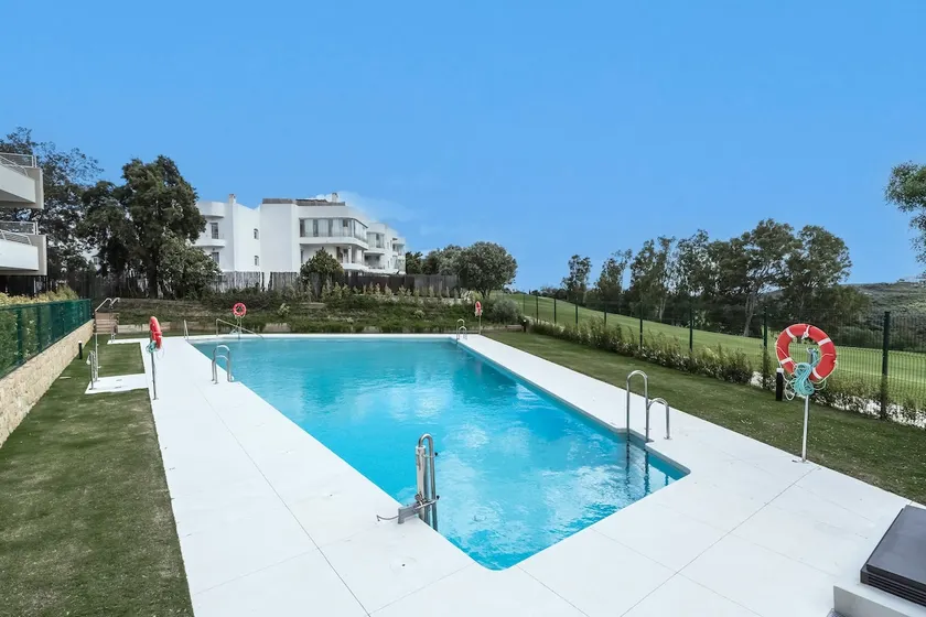 Cozy retreat w/ backyard & pool - Image 1