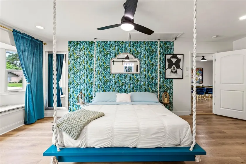 Unique & Colorful Oasis: 10 Min to NRG - Image 1
