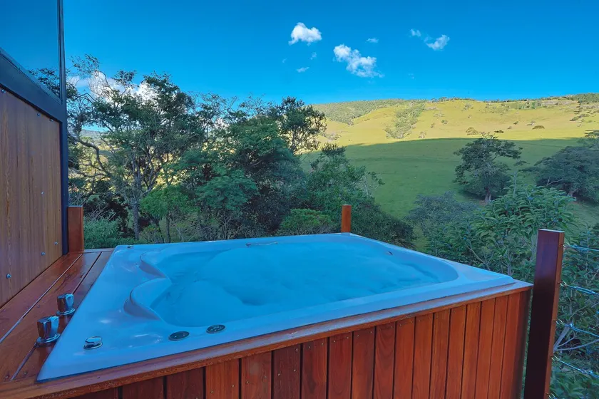 Cozy Cabin in the Mountains with Hydro and Luxury - Image 1