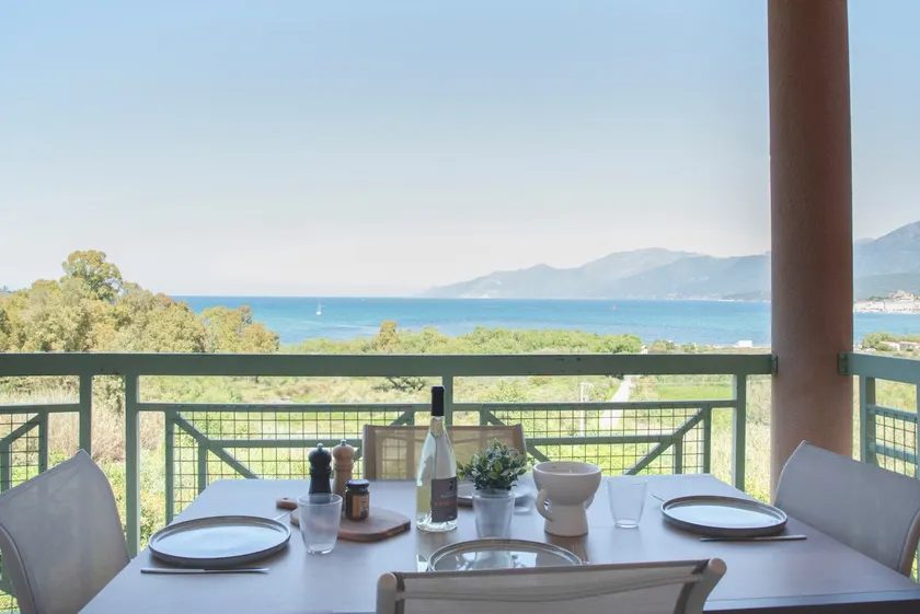 2-bedroom apartment, Residence with Sea View and Pool - Image 1