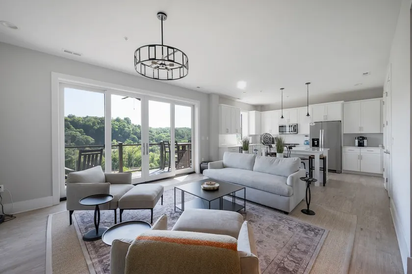 Luxury Downtown Loft - Balcony and Rooftop Bar! - Image 1
