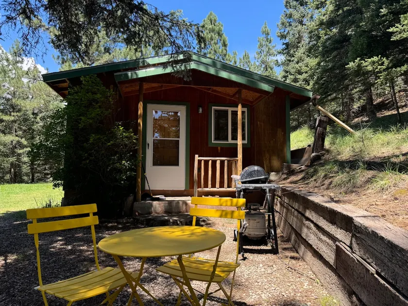 Luxury Cabin with Kitchen, Yard, Pecos River, WiFi - Image 1