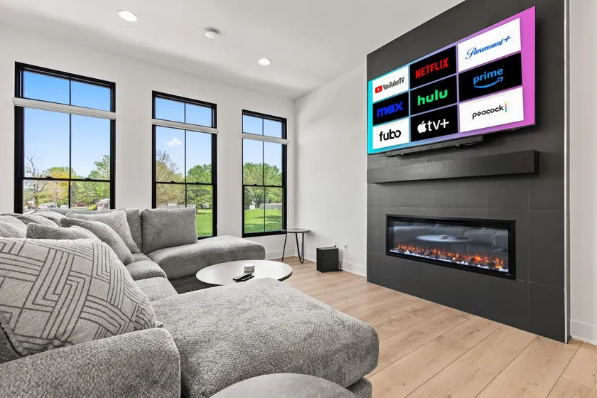 Upscale 4BR Townhome – Walk to Shops & The Monon! - Image 1