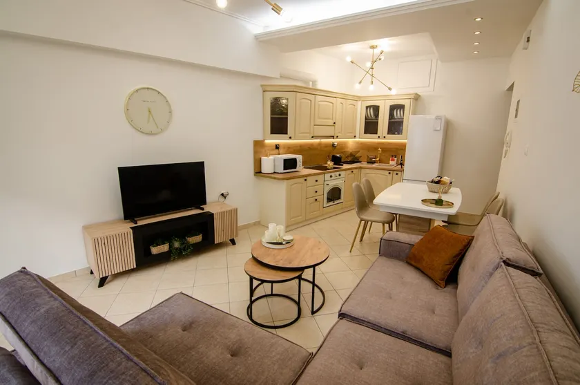 M & E Guesthouse - Image 1