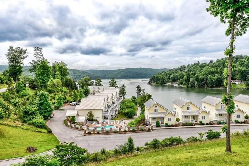 Peaceful 4BDR w/ Lake Views + Covered Boat Slip - Image 1
