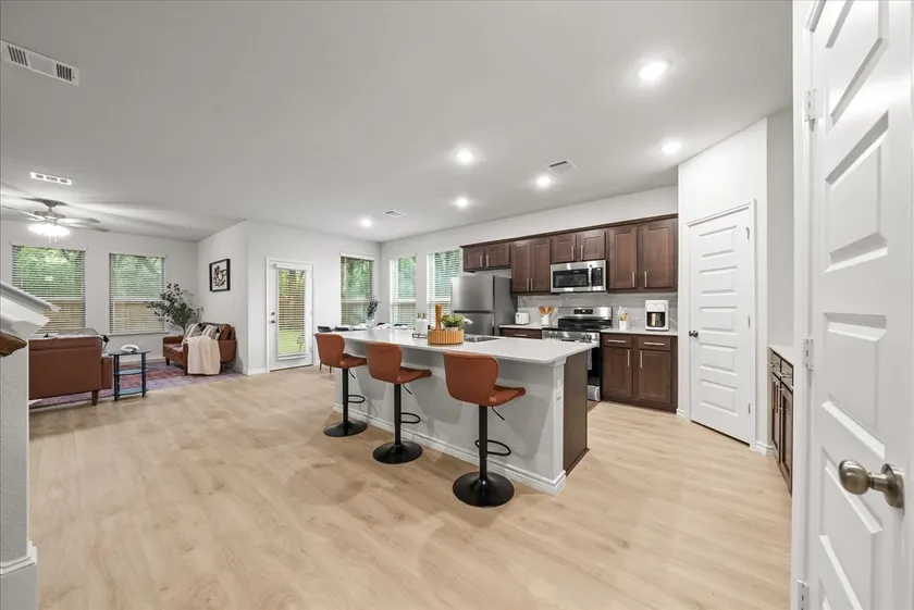 Luxurious 4 Bed Duplex Getaway! - Image 1