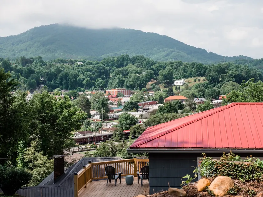 Reed's Bryson City Overlook - Image 1