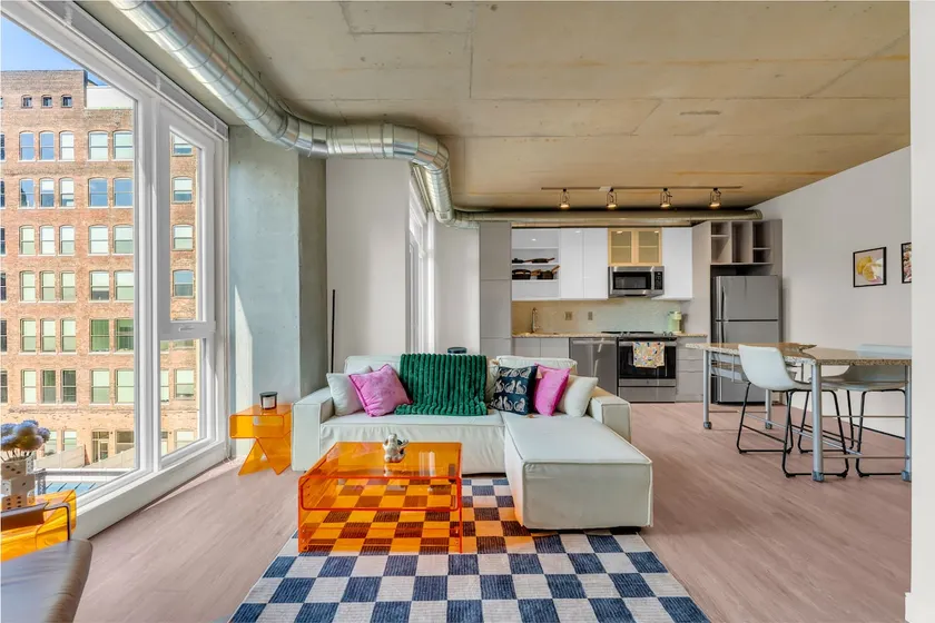 Luxury Apt w/ Rooftop Pool, Hot Tub & Skyline View - Image 1