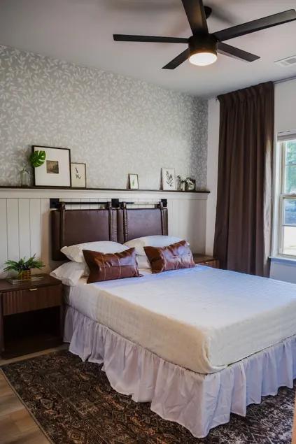 OMG! Downtown Designer Den | 10 min. to GSP - Image 1