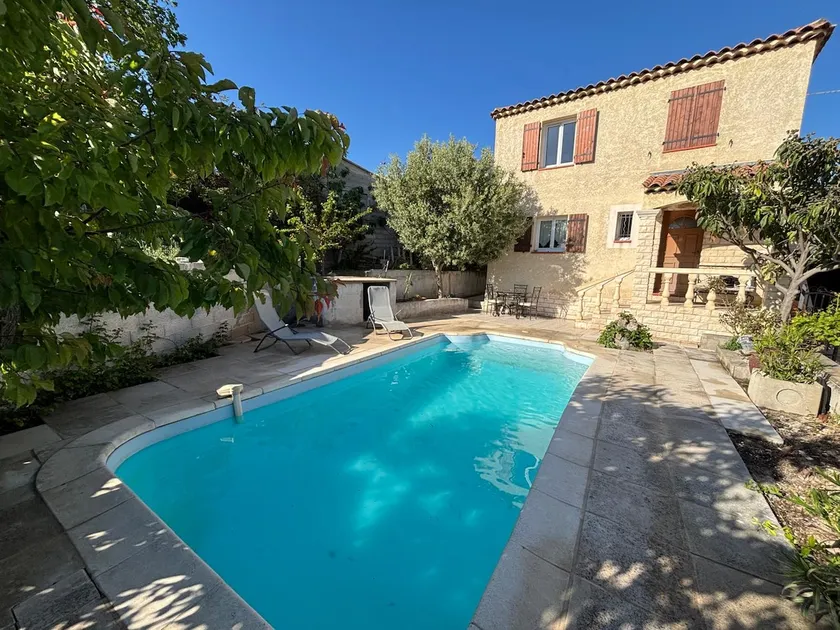 House with a private pool - Image 1