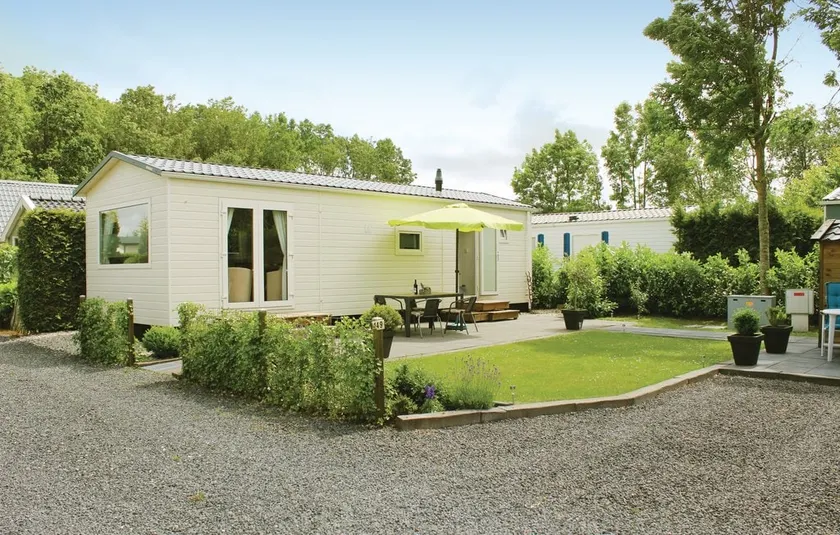 Neat 6 person chalet near the coast - Image 1