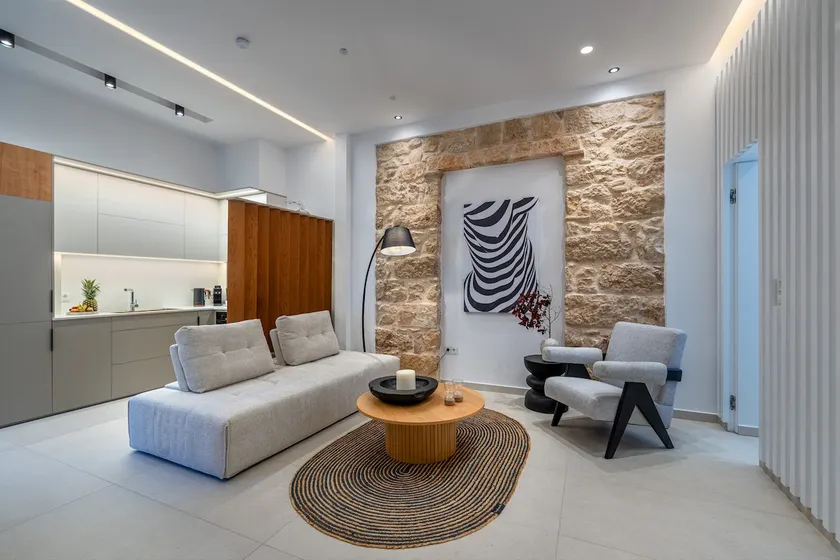 'Green & Blue' Castella Luxury Suites - Image 1