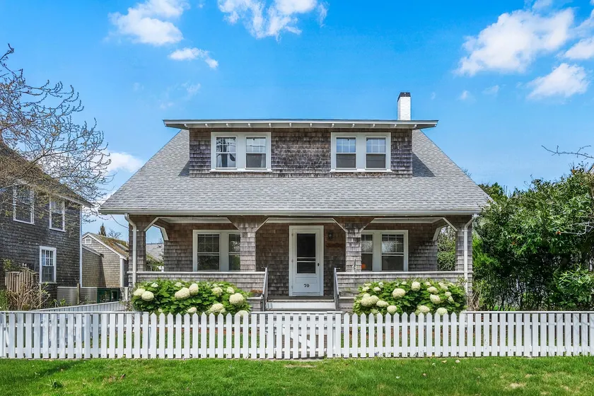 Martha's Vineyard Cottage: Walk to Town and Beach - Image 1