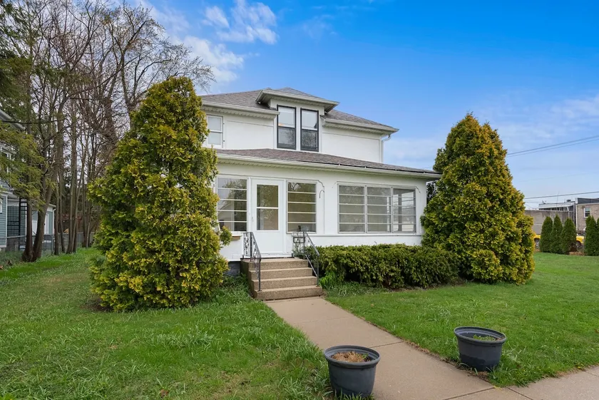 Cozy Modern Lake Geneva Escape – Walk to Downtown - Image 1