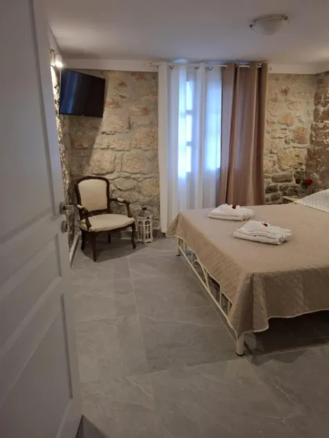 Patriko Stone House - Image 1