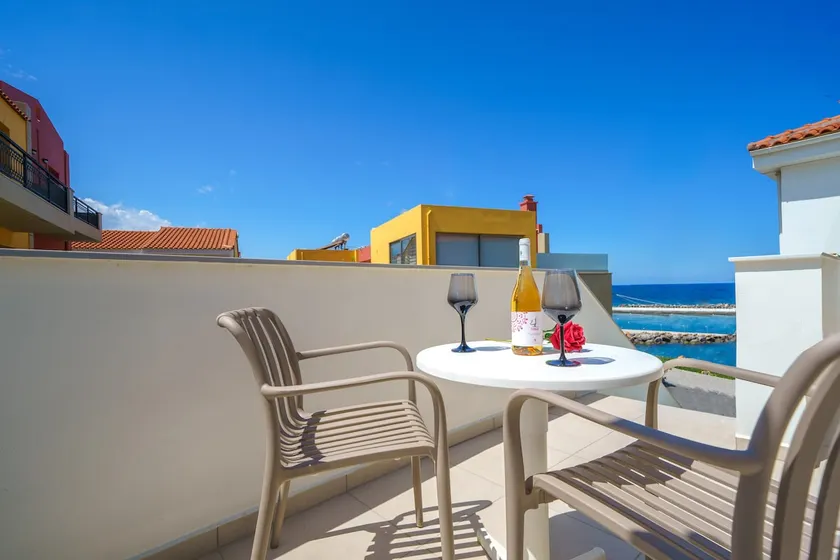 Solmare beachfront apartments - Image 1