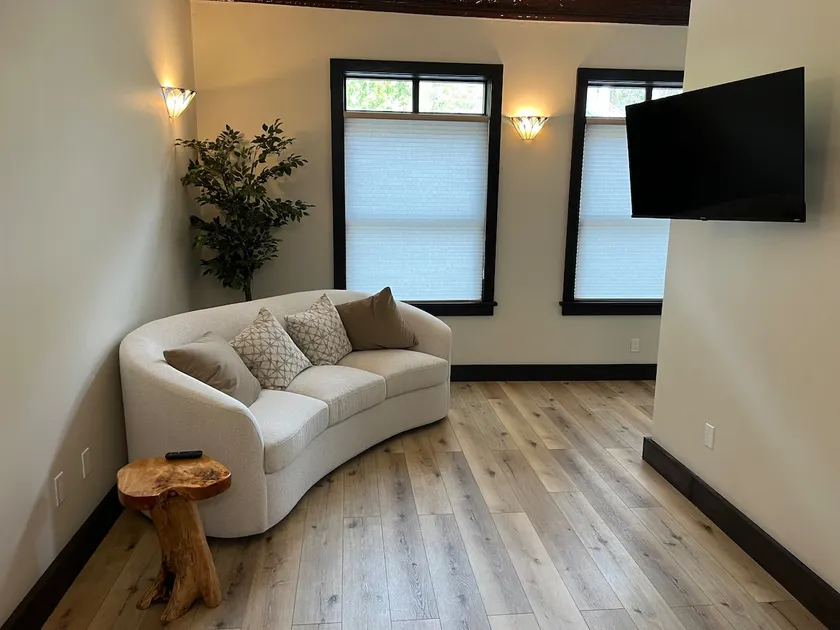 Modern Beachside Suite *New* - Image 1