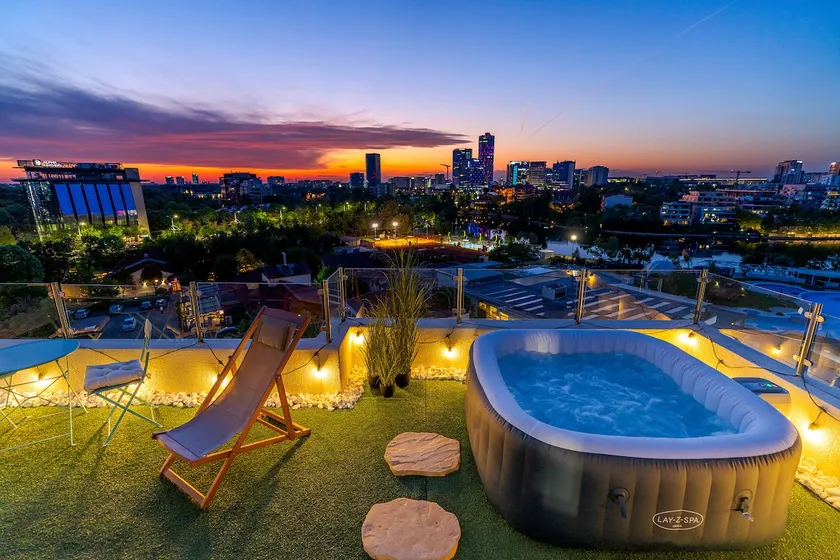Downtown Floreasca Penthouse with Jacuzzi&Sauna - Image 1