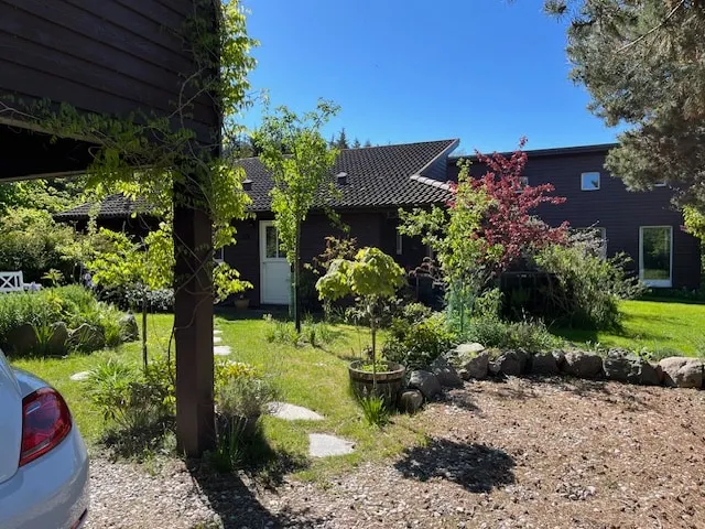 Charming idyllic wooden house - Image 1