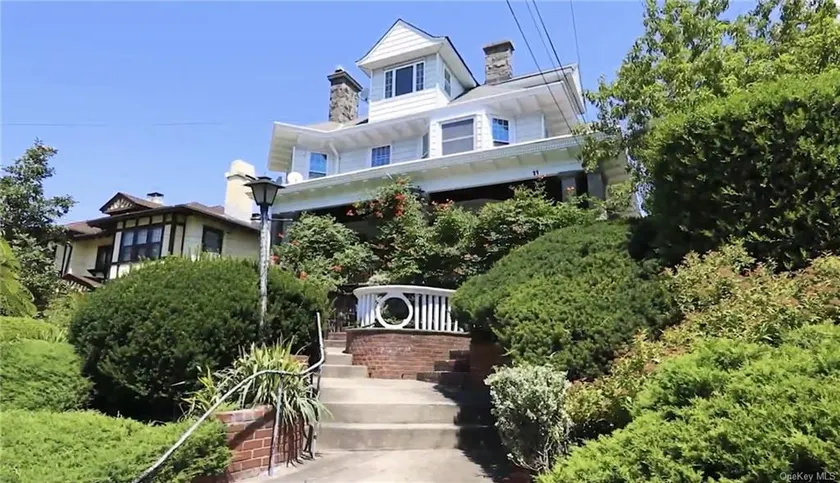 The Mansion Close to the City - Image 1